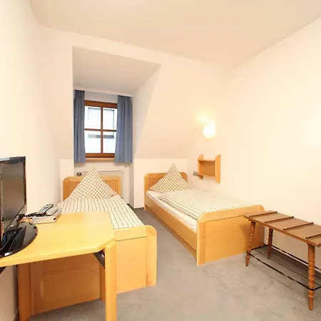 Hotel-landgasthof Schuster Szálloda Greding