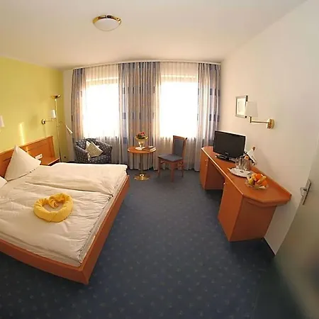 Szálloda Hotel-landgasthof Schuster Greding