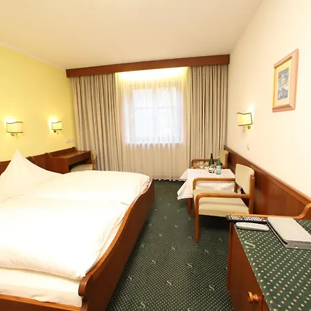 Hotel-landgasthof Schuster Szálloda Greding